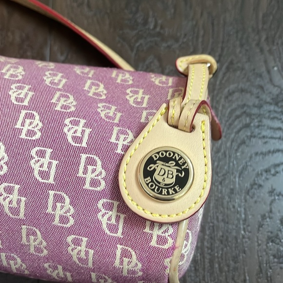 Dooney and Bourke Vintage Barrel Signature mini bag - Picture 5 of 12